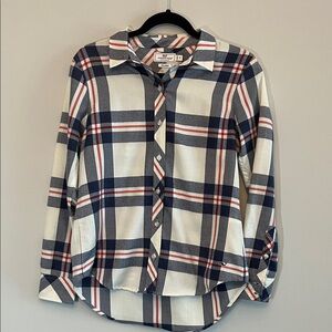 Vineyard Vines Women’s Relaxed Fit Button-Up Blue Red and White Plaid Shirt